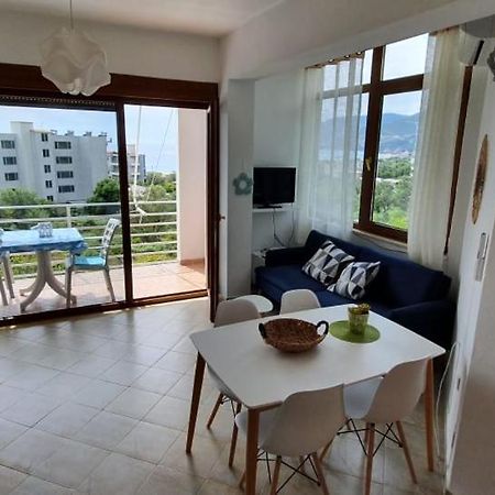 Seaview Apartment Borsh Bagian luar foto