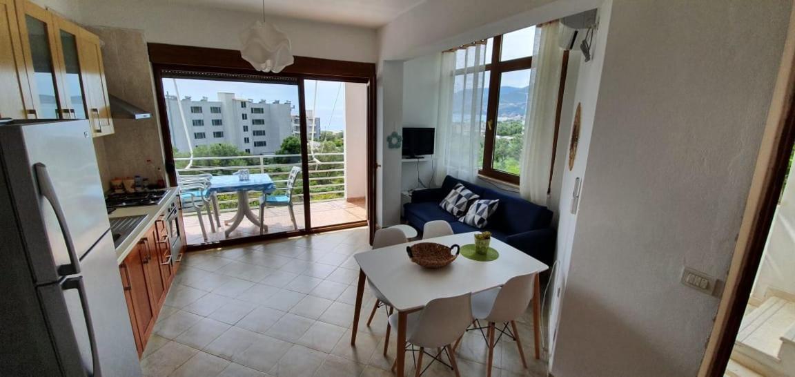 Seaview Apartment Borsh Bagian luar foto