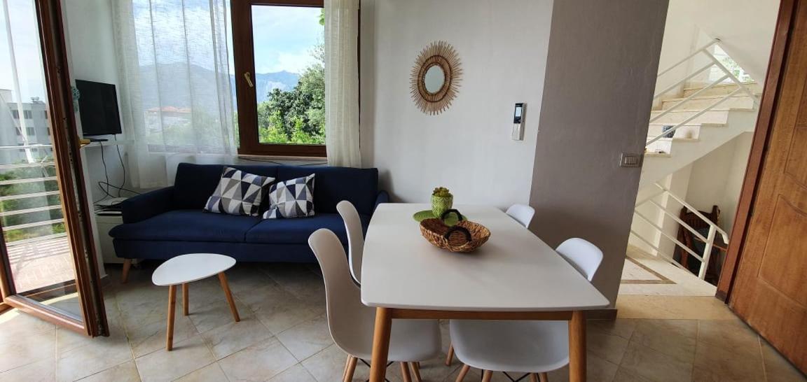 Seaview Apartment Borsh Bagian luar foto