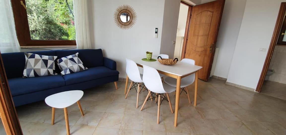 Seaview Apartment Borsh Bagian luar foto