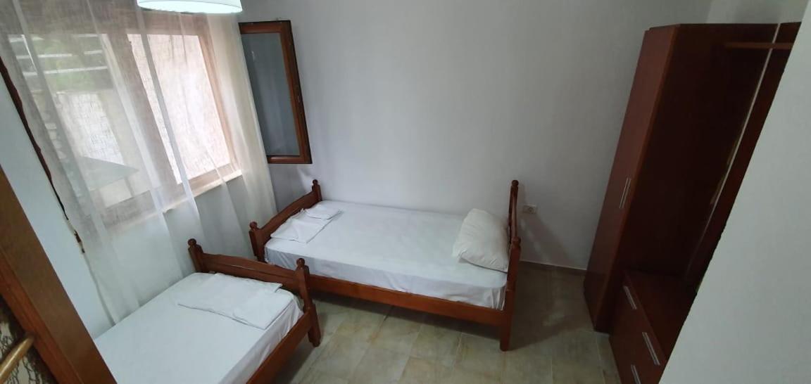 Seaview Apartment Borsh Bagian luar foto