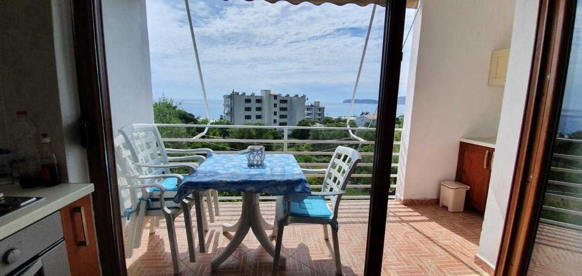 Seaview Apartment Borsh Bagian luar foto