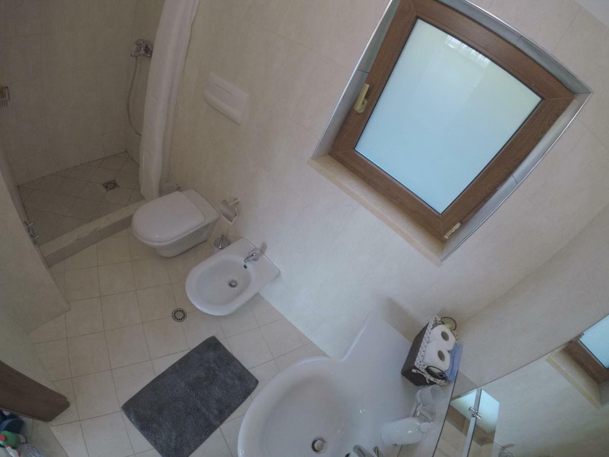 Seaview Apartment Borsh Bagian luar foto