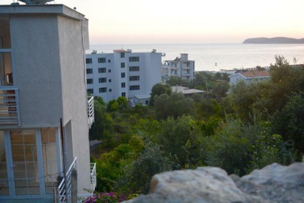 Seaview Apartment Borsh Bagian luar foto
