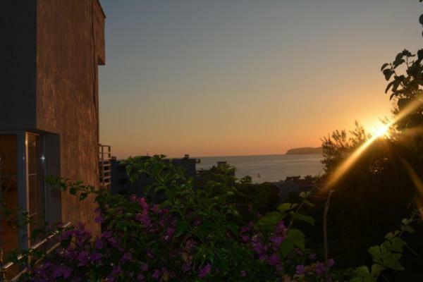 Seaview Apartment Borsh Bagian luar foto